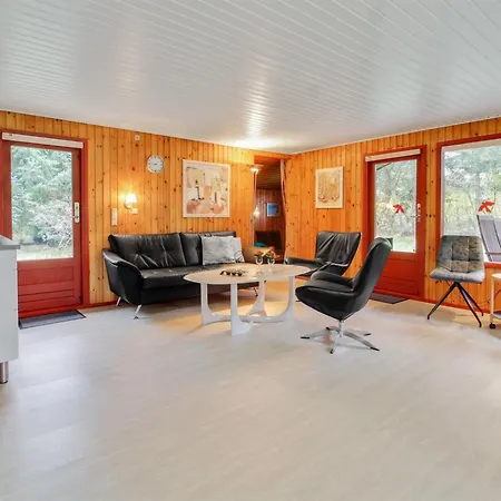 Gunsten - 2-3km From The Sea By Interhome