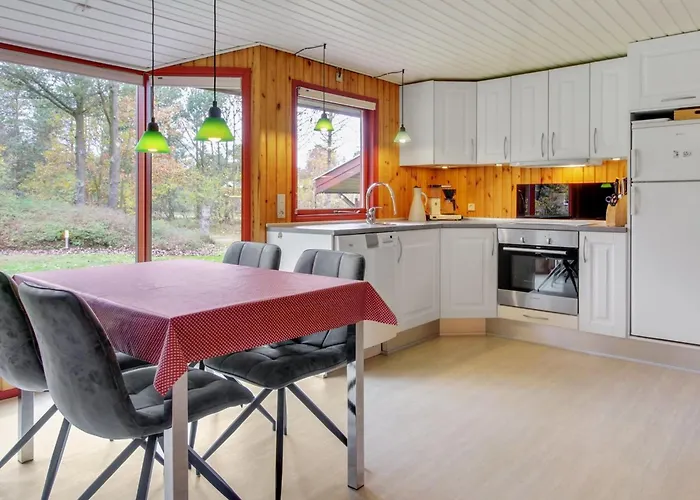 Gunsten - 2-3km From The Sea By Interhome